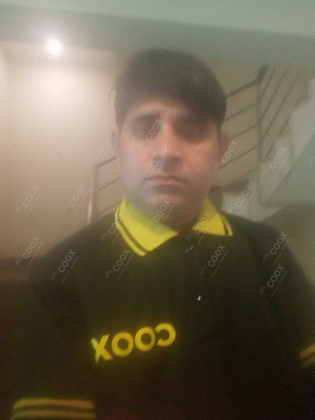 Chef from COOX at bookings. Professional cooks chefs at home