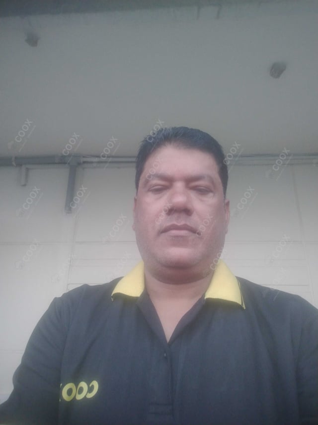 Chef from COOX at bookings. Professional cooks chefs at home