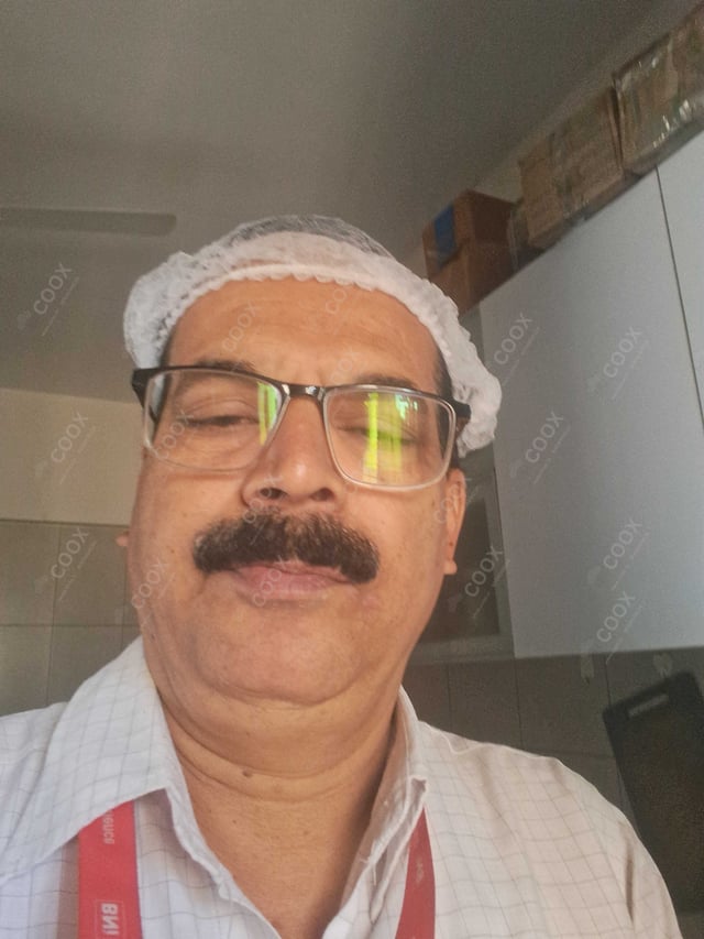 Chef from COOX at bookings. Professional cooks chefs at home