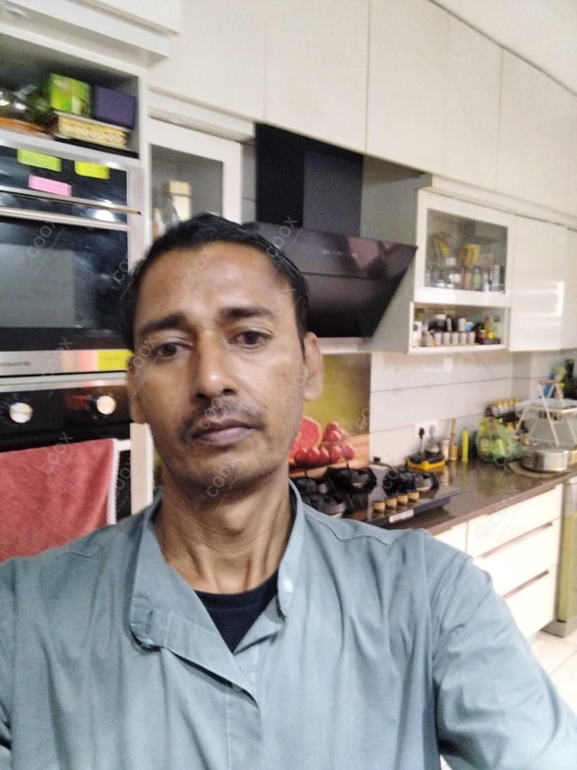 Chef from COOX at bookings. Professional cooks chefs at home