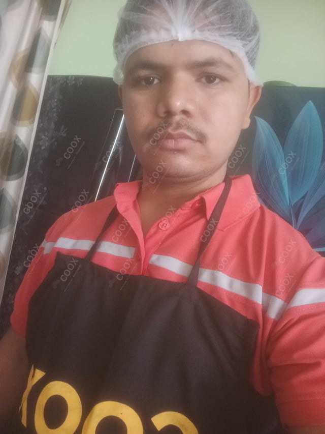 Chef from COOX at bookings. Professional cooks chefs at home